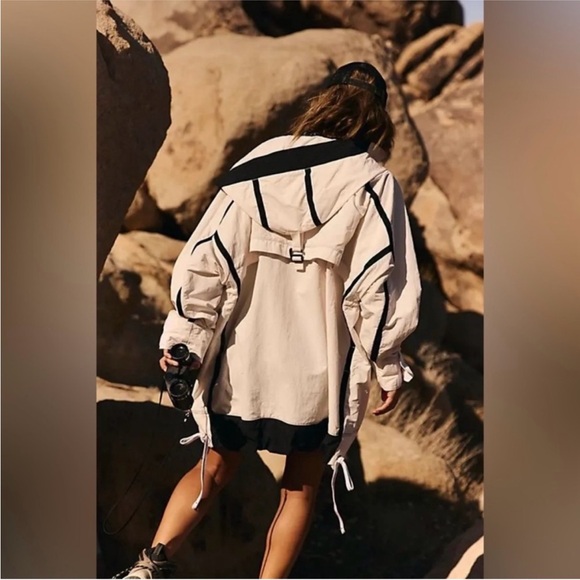 Free People Movement Peace Out Backpack Parachute Parka in Ivory M-L NWT - Picture 11 of 11